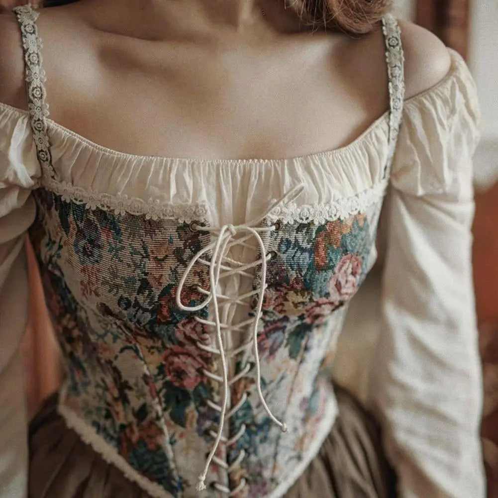 C&C QUEEN’S EMBRACE CROP TOP